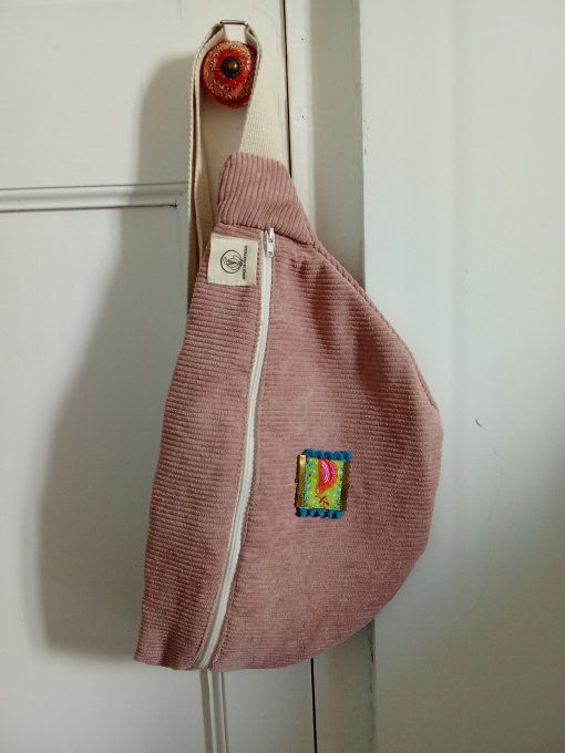 Sac banane upcyclé velours rose poudré