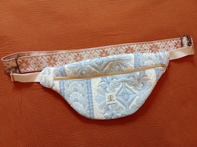 Sac banane vintage upcyclé imprimé bleu et crème 